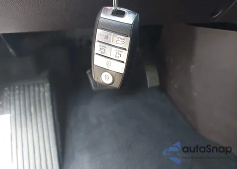 2018 Kia Sedona Sxl z USA, uszkodzony, nr VIN KNDME5C16J6366516